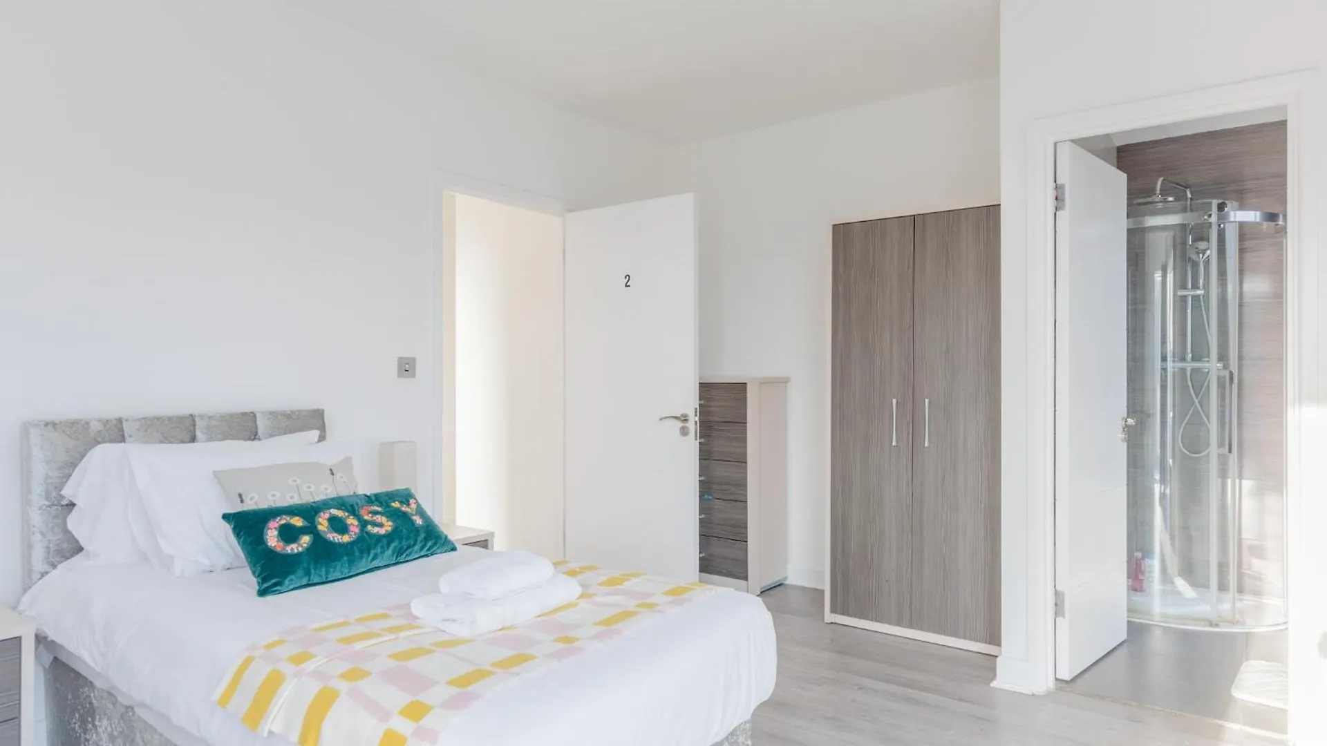 Spacious 3Bd Flat Near London City Airport 0*,  United Kingdom