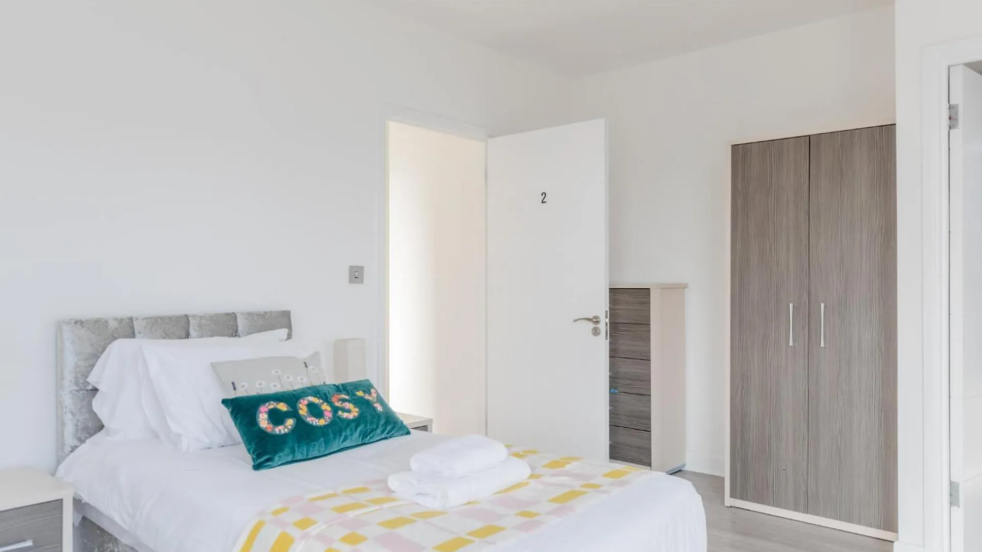 Apartment Spacious 3Bd Flat Near London City Airport